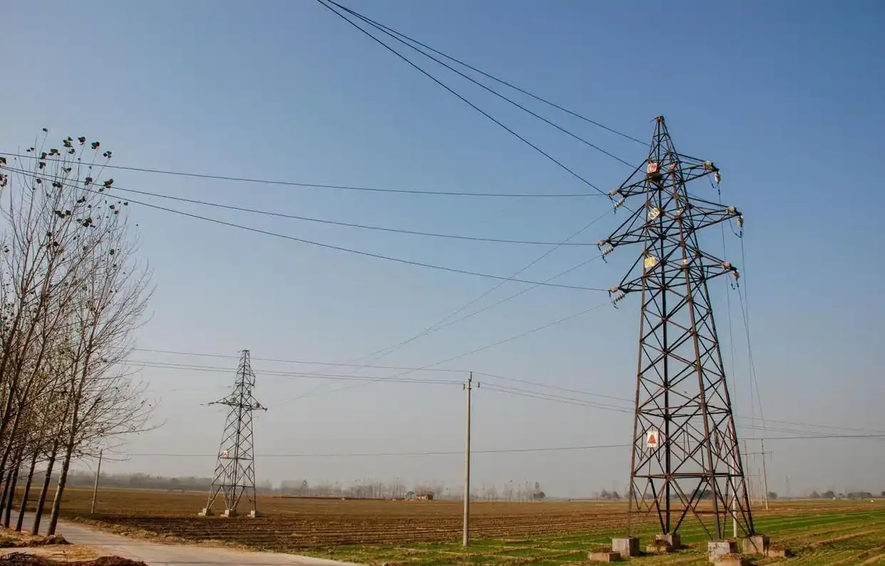 What is a High Voltage Insulator? How Does It Work?