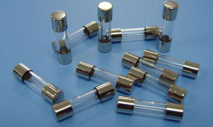 Fuses vs Circuit Breakers: What’s the Difference?