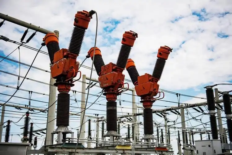 Selecting the Right High Voltage Circuit Breaker in 2025