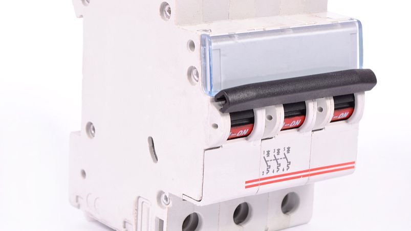 Что такое автоматический выключатель с датчиком дуги. Руководство по безопасности в доме Что такое автоматический выключатель с датчиком дуги. Руководство по безопасности в доме