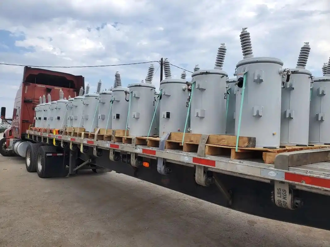 Usa Classic Wooden Pole Electrical Installations Oil Transformers Mounted  Utility — Stock Photo © Vladdon #430351910, image size:1067x800