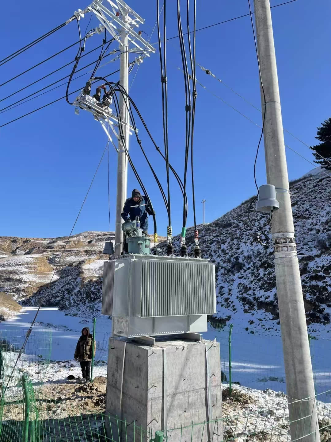 Oil-Immersed Transformer vs Voltage Regulator: Key Differences Explained Oil-Immersed Transformer vs Voltage Regulator: Key Differences Explained