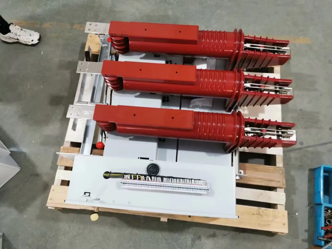 Preventing $1M Failures: Medium Voltage Circuit Breaker Expert Guide Preventing $1M Failures: Medium Voltage Circuit Breaker Expert Guide